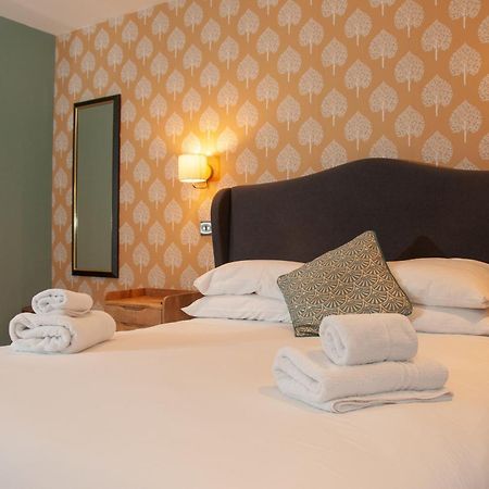 The Cowdray Arms Bed & Breakfast Worth  Exterior foto