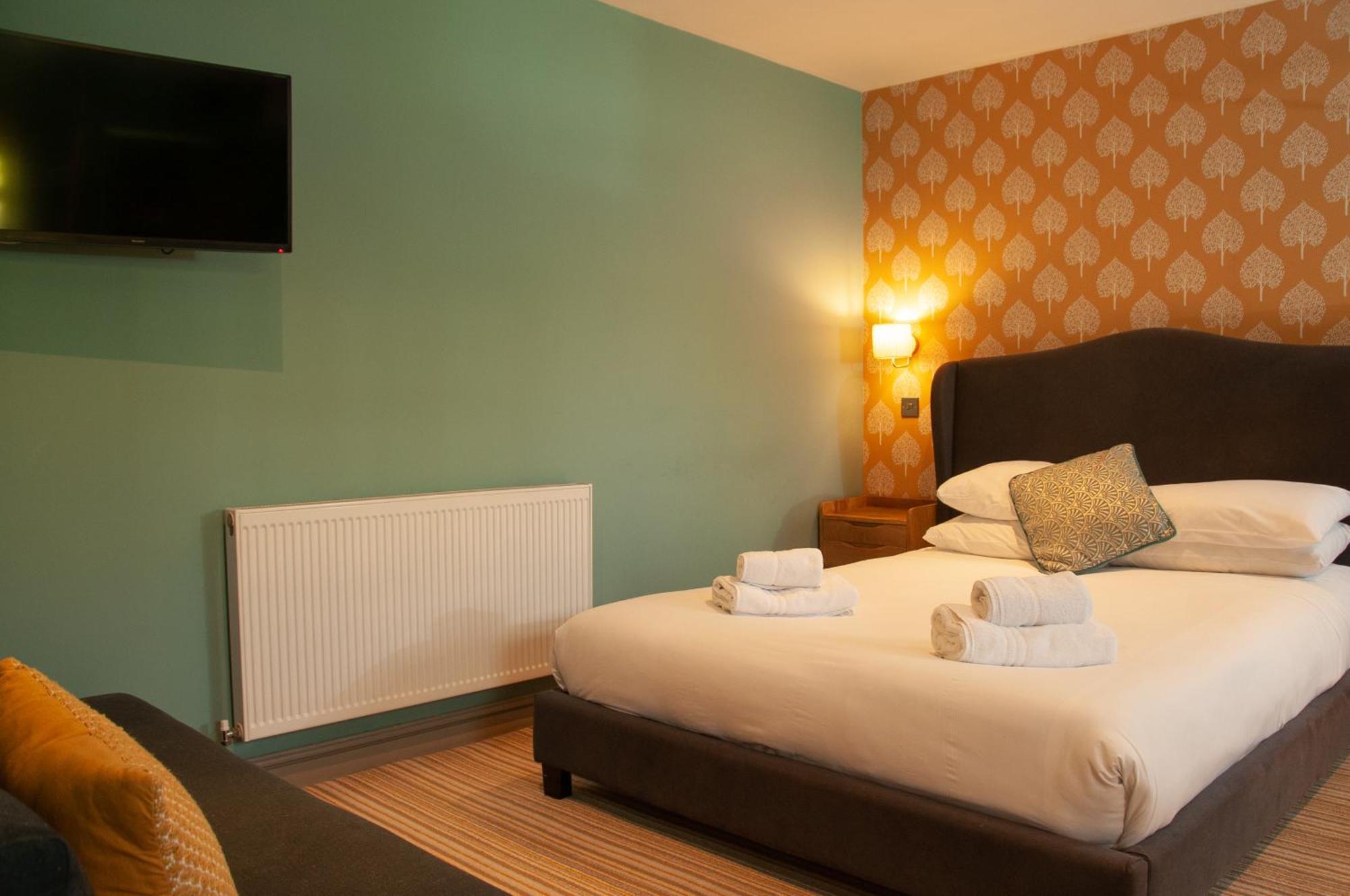 The Cowdray Arms Bed & Breakfast Worth  Exterior foto