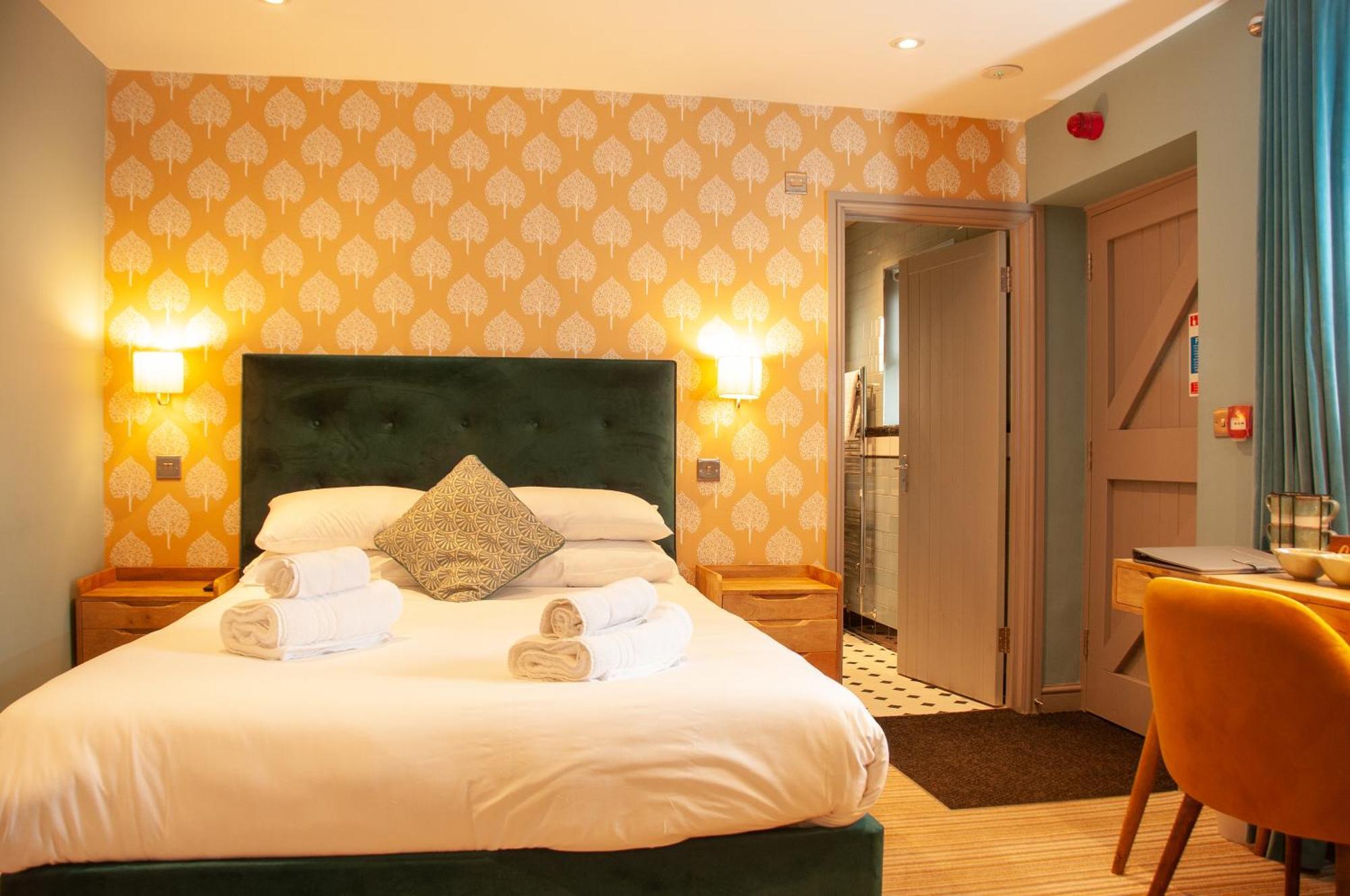 The Cowdray Arms Bed & Breakfast Worth  Exterior foto