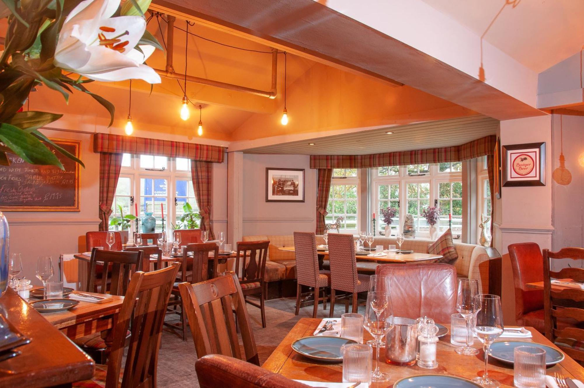 The Cowdray Arms Bed & Breakfast Worth  Exterior foto