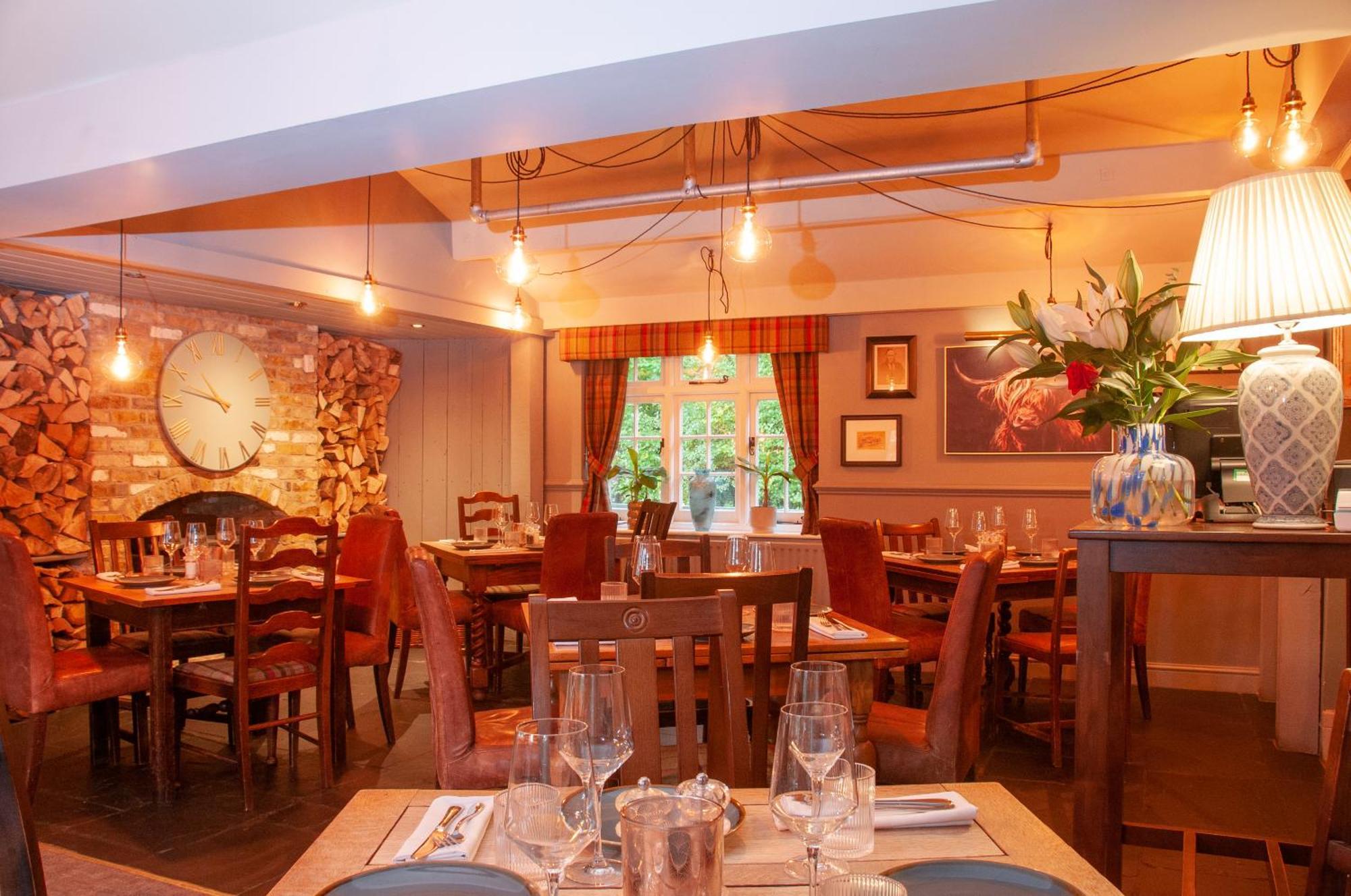 The Cowdray Arms Bed & Breakfast Worth  Exterior foto