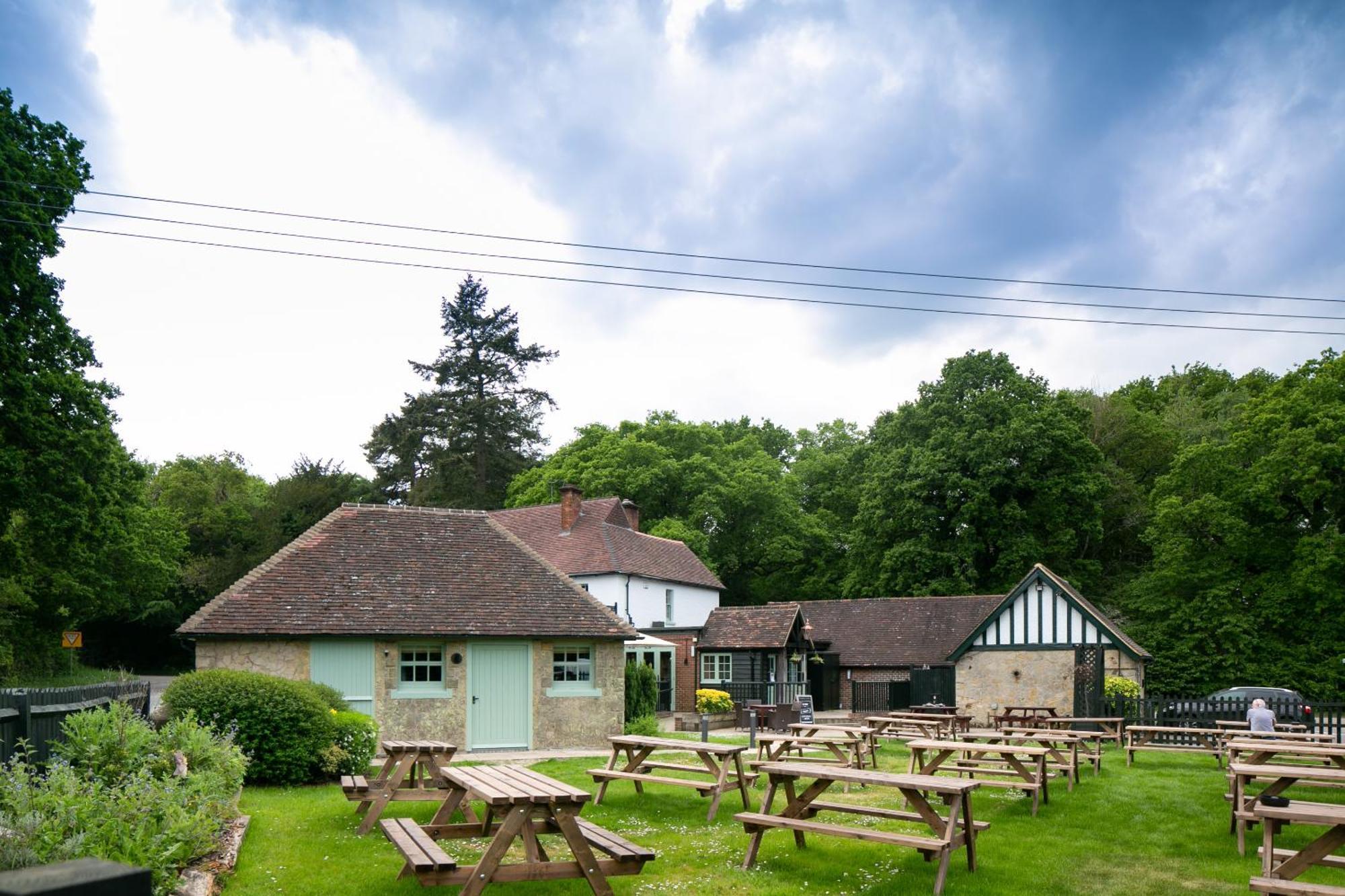 The Cowdray Arms Bed & Breakfast Worth  Exterior foto
